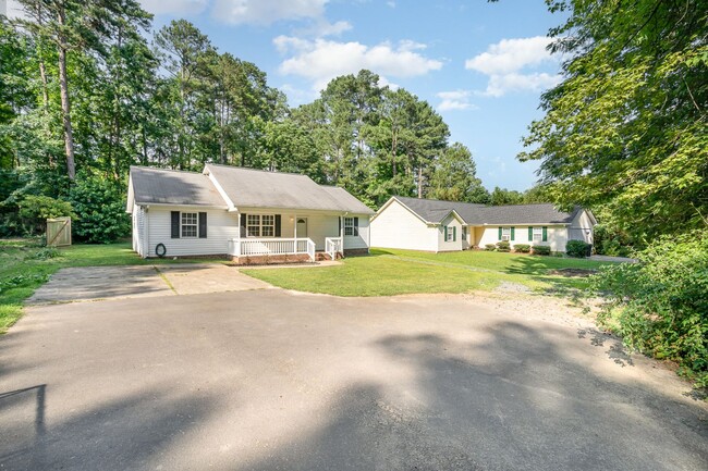 Building Photo - Fully renovated home on half an acre!