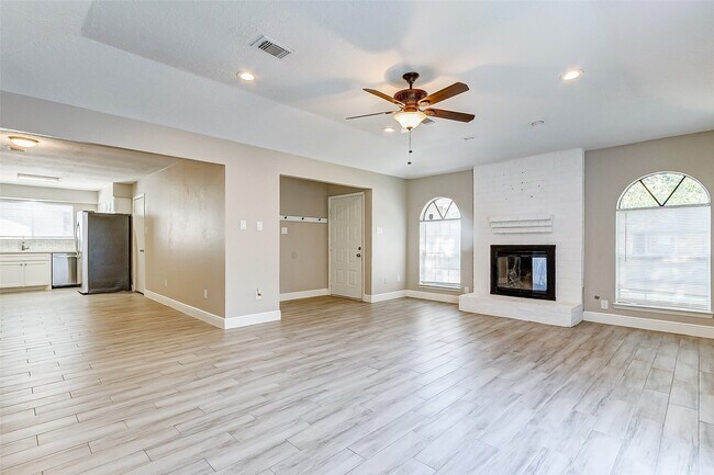 Foto del edificio - 5423 Fawn Trail Ln