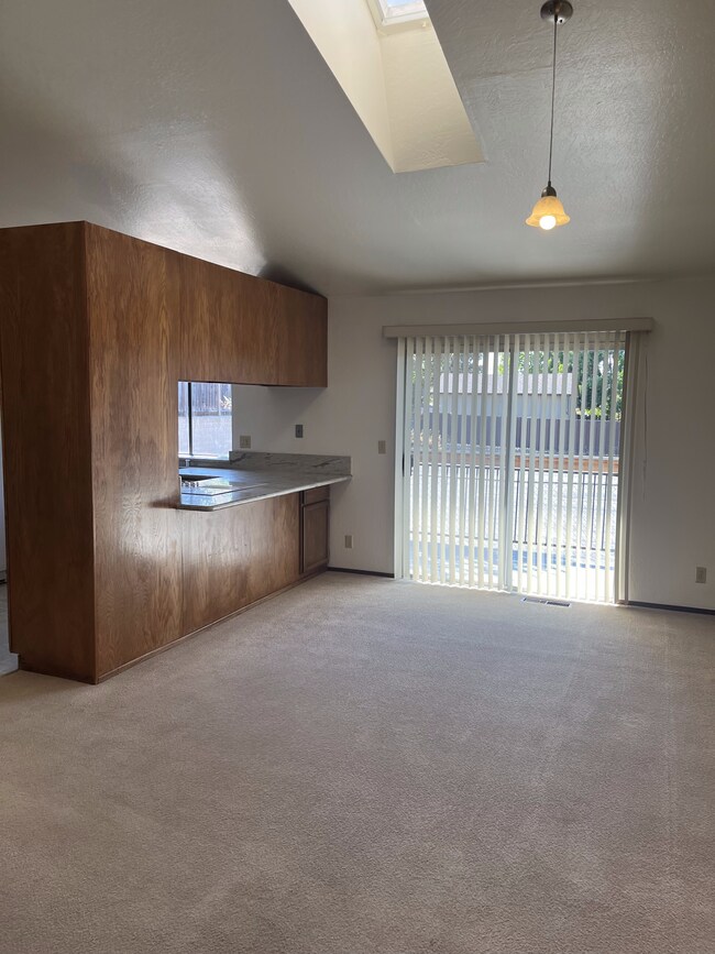 Foto del edificio - 4589 Malabar Ave
