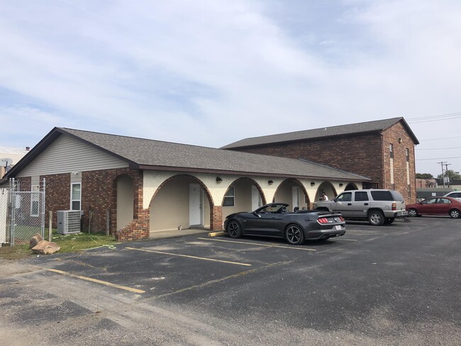 Building Photo - 116 E Missouri Blvd