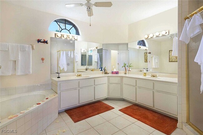 Foto del edificio - 105 SW 39th Pl