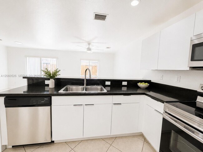 Foto del edificio - 324 NE 3rd St