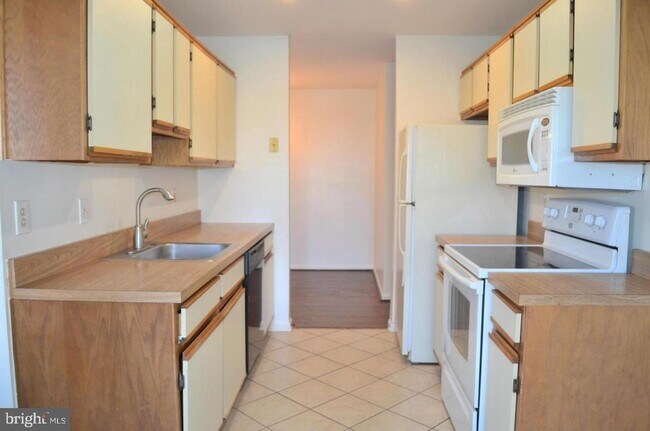 Foto del edificio - 8383 Buttress Ln