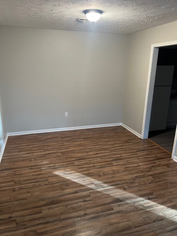 Foto del edificio - 107 Molloy Ct