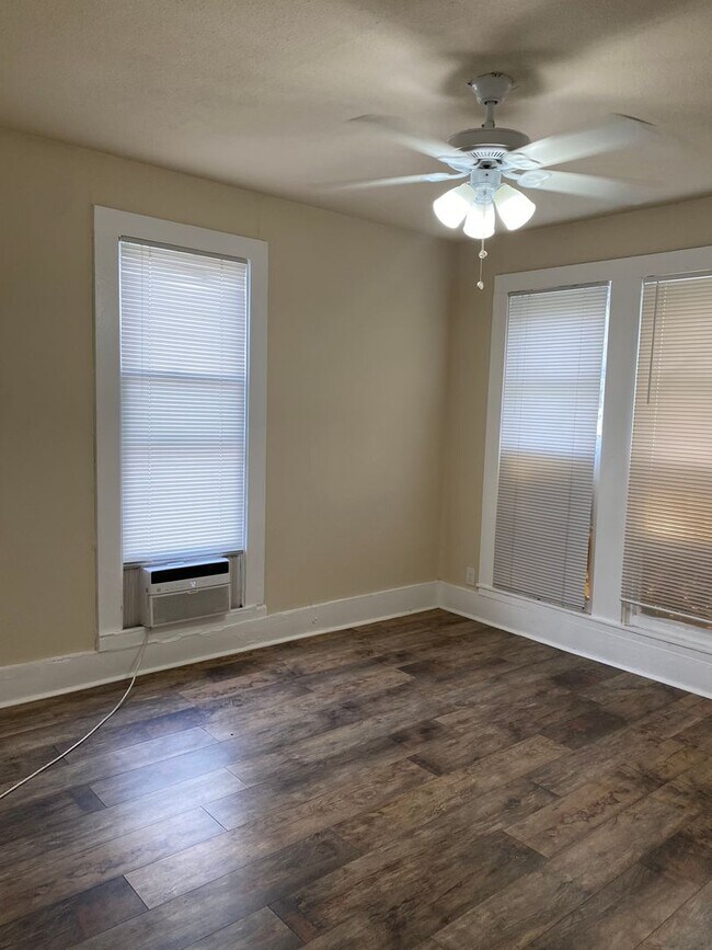 Foto del edificio - Charming 1-Bedroom Duplex in Wheatley Heights