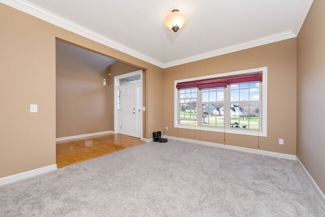 Building Photo - Five Bedroom Home in Kalamazoo