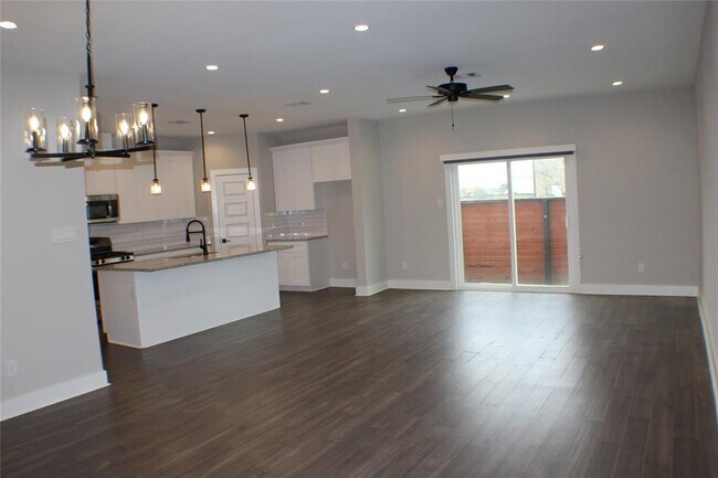 Foto del edificio - 16510 Oasis Mdw Ln