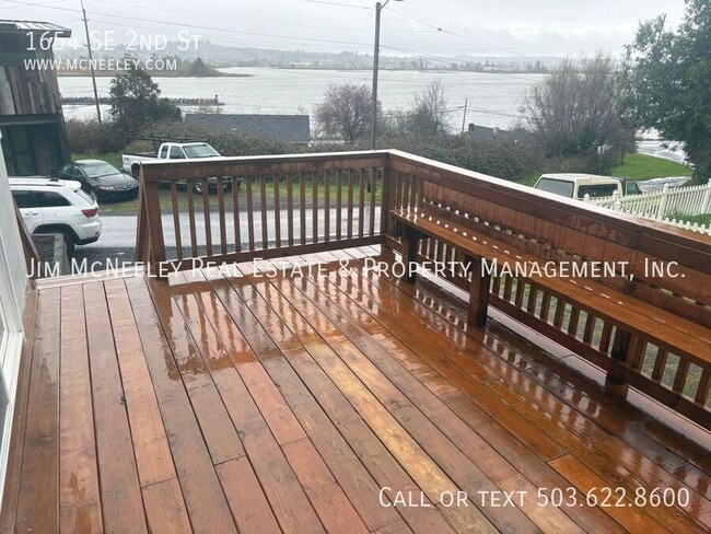 Building Photo - 1654 SE 2nd St