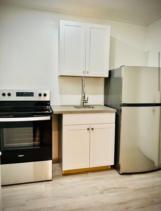 Building Photo - 1324 5th Ave