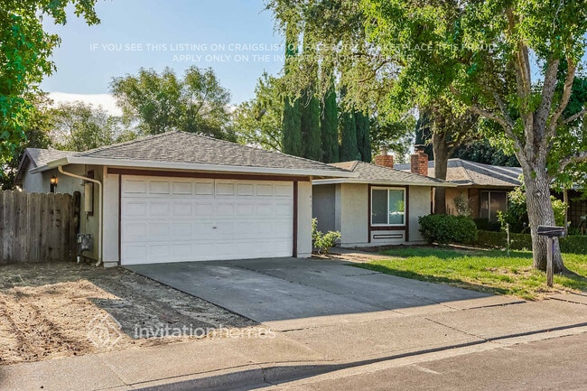 Building Photo - 413 Royal Oaks Dr
