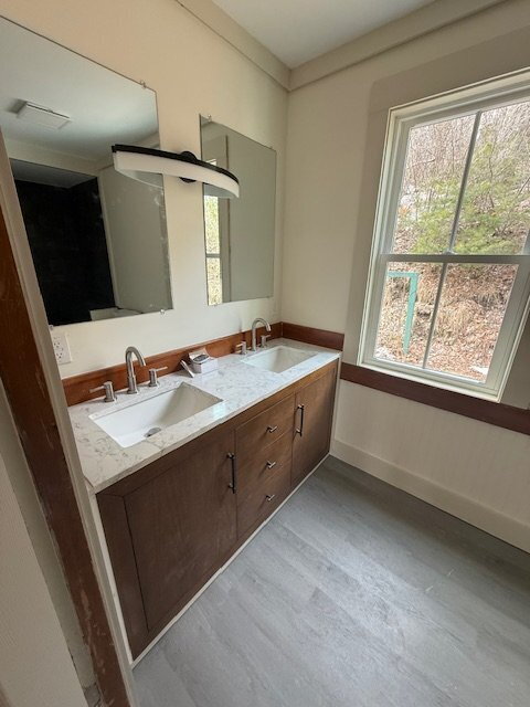 Foto del edificio - Walk to Downtown Norway from This Bright, Beautifully Renovated First-Floor Apartment