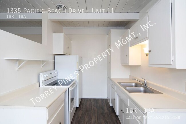 Foto del edificio - *2 WEEKS FREE!* Studio Less Than a Block f...