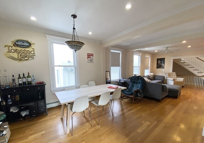 Foto del edificio - 29 Spring Garden St