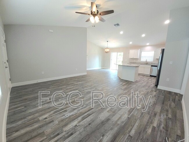 Foto del edificio - 8027 N Independence Way