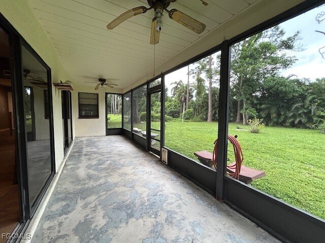 Foto del edificio - 6786 Autumn Ct