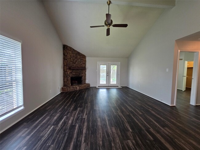 Foto del edificio - 447 Lost Rock Dr