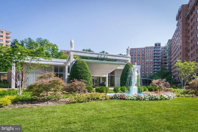 Foto del edificio - 4201 Cathedral Ave NW