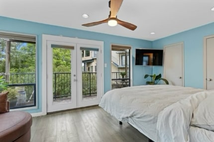 Building Photo - 1106 W 6th St