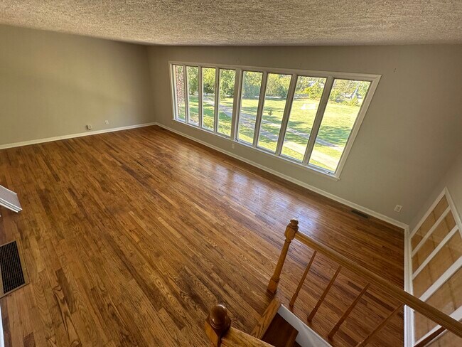 Foto del edificio - 1516 Schuff Ln