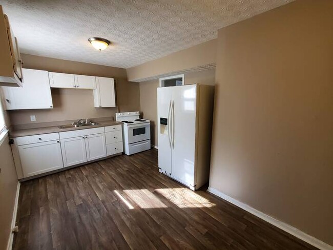 Building Photo - SOUTH HAMILTON ROAD DUPLEX FOR RENT