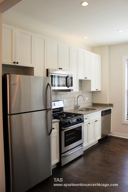 Photo - 1606 W Belle Plaine Ave Apartment