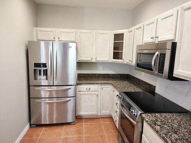 Foto del edificio - 3 BR 2 BA 1 CG second floor condo in Gator...