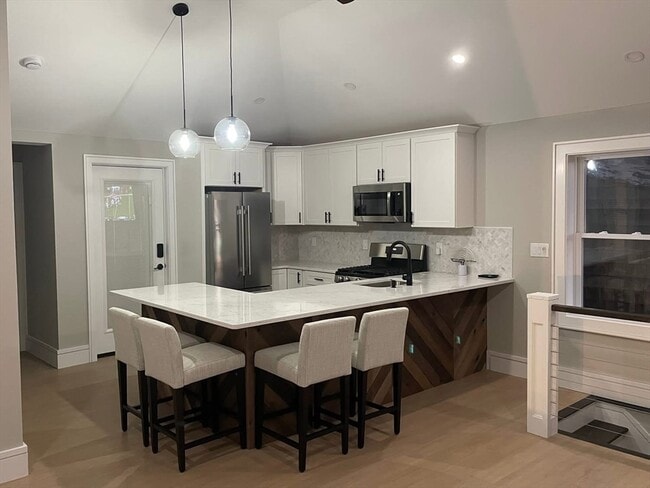 Building Photo - 194 North End Blvd