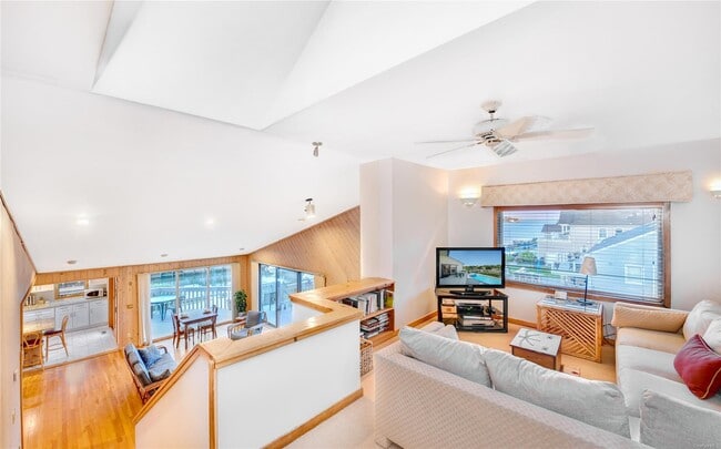 Building Photo - 71 Romana Dr