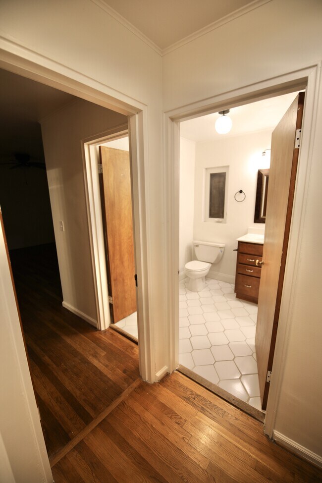 Building Photo - 3191 E Broad St