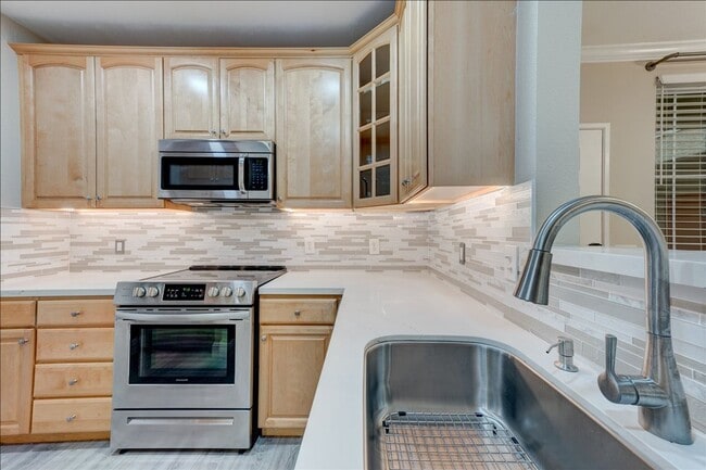 Building Photo - 3850 Elijah Ct