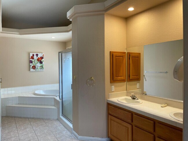 Building Photo - 27558 Cloverleaf Dr
