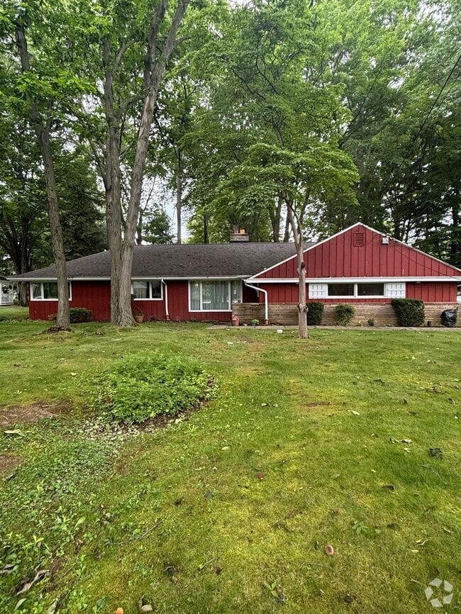 Building Photo - 6195 N Woodlane Dr
