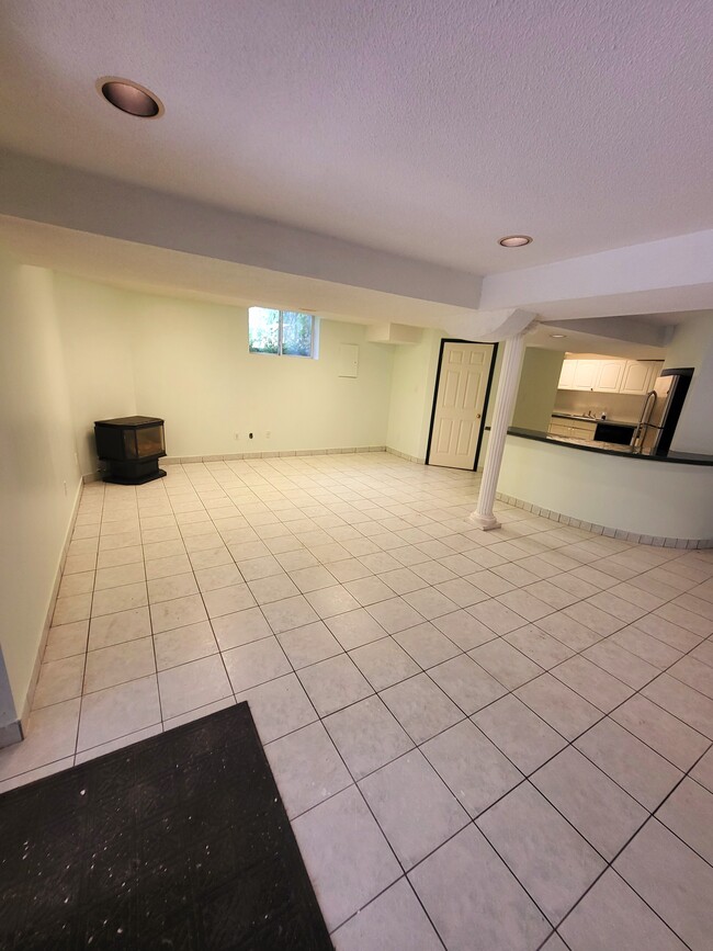 Building Photo - 23 Topham Cres