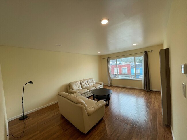 Building Photo - 50 3rd Ave