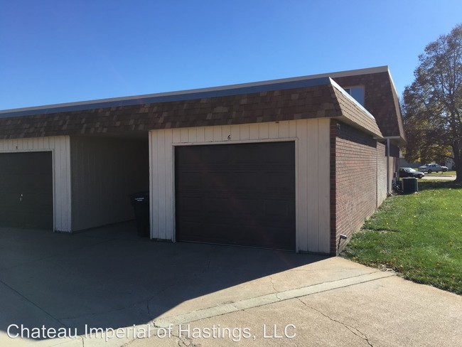 Building Photo - 3100 Parklane Dr