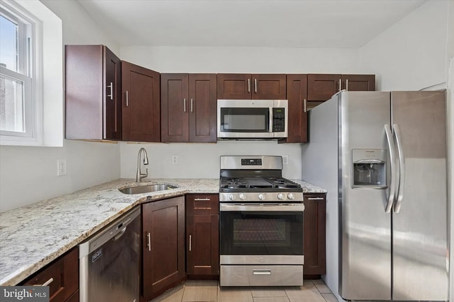 Foto del edificio - Modern 3-Bedroom Rowhome with Backyard Pat...