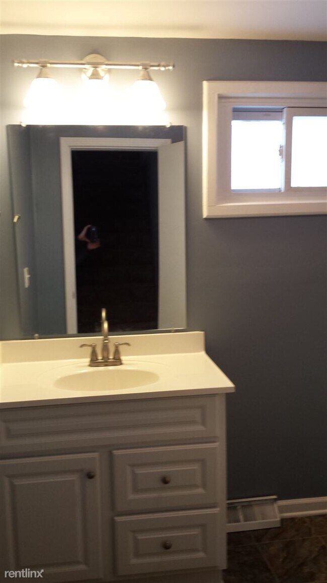 Foto del edificio - 3 br, 1 bath House - 193 S Park St