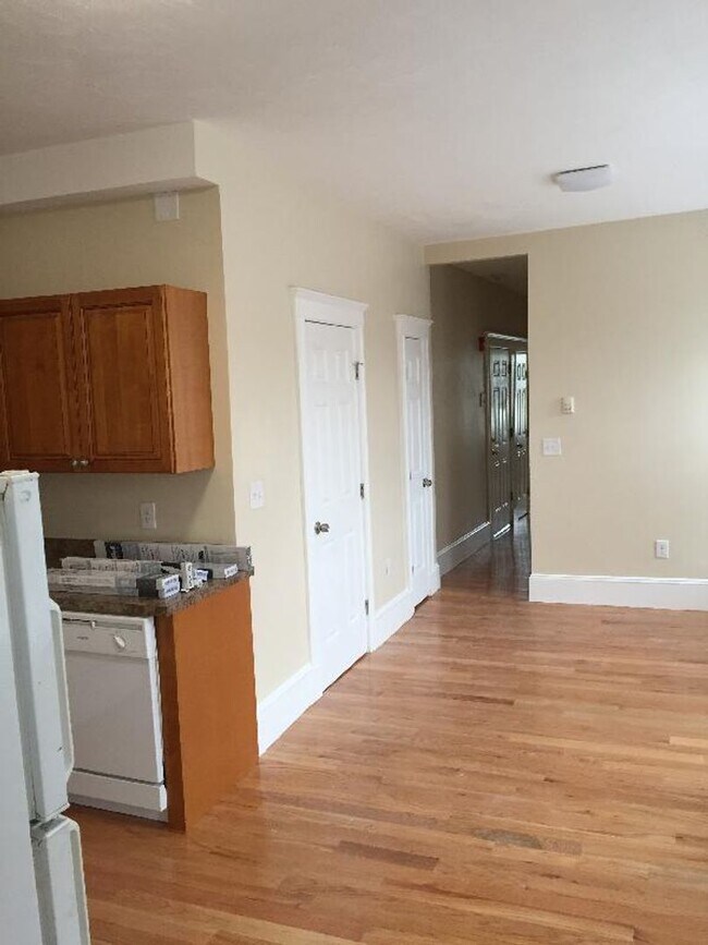 Building Photo - Charming Apt in Perfect Location near Camp...