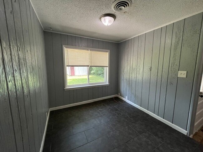 Building Photo - Renovated 3 Bedroom 1.5 Bath Home for Rent!!