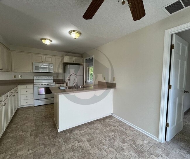 Building Photo - Single Level House-