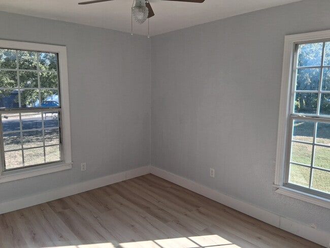 Building Photo - 902 Evetts Rd