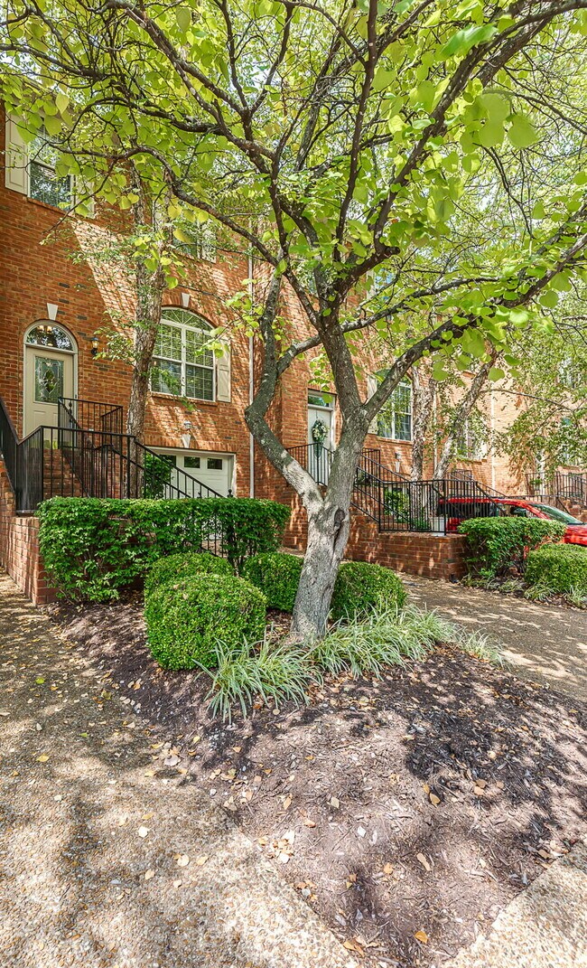Building Photo - 119 Carriage Ct