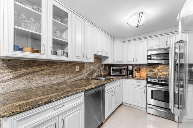 Building Photo - 3215 S Ocean Blvd