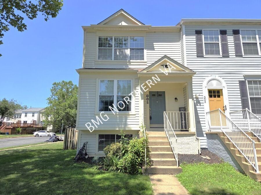 Photo - 301 Bridle Crest Sq NE-