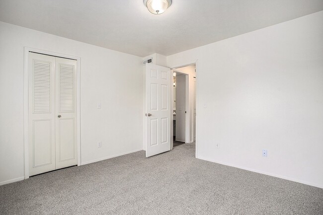 Building Photo - Pine Knoll Apartments