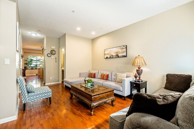 Photo du bâtiment - Beautifully maintained 2-bedroom, 3-bathroom townhome for Rent in Port Coquitlam!