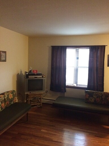 Foto del interior - 241 Laurel St