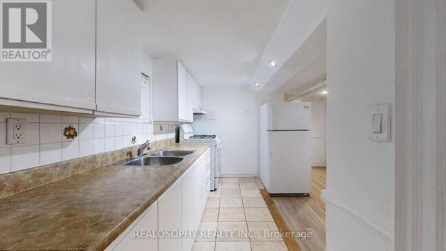 Building Photo - 177 Gowan Ave