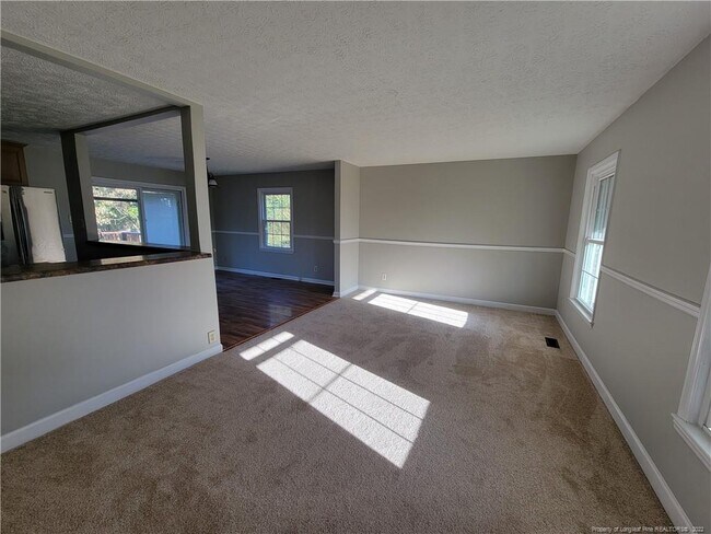 Foto del edificio - 214 Wintergreen Dr