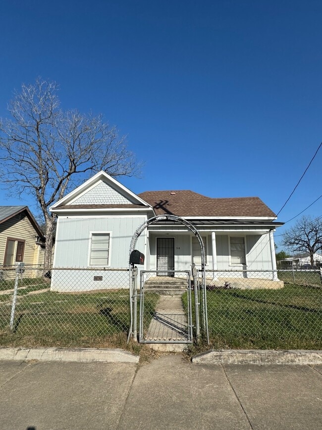 Foto del edificio - 318 Pleasanton Rd